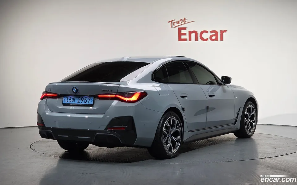 BMW i4 eDrive40 M 2023 — миниатюра 2
