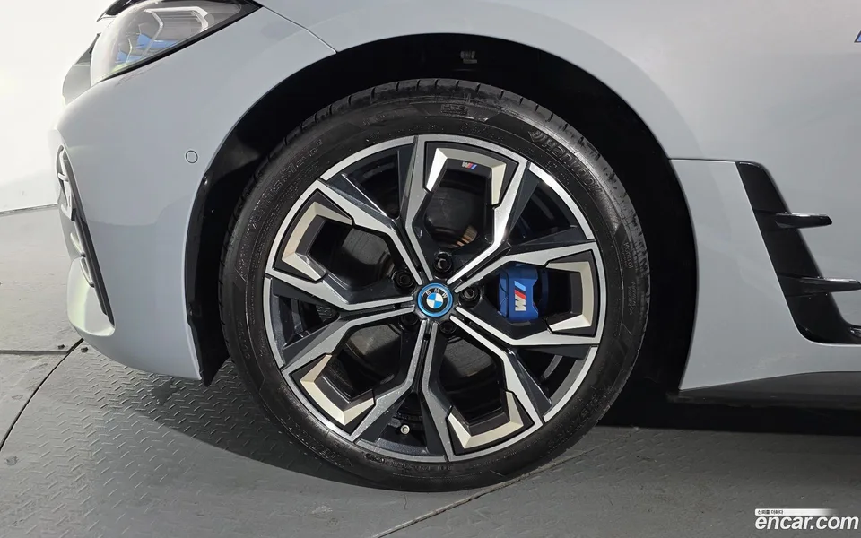 BMW i4 eDrive40 M 2023 — миниатюра 5