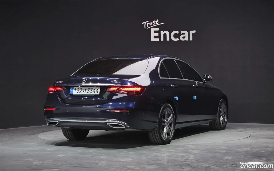 Mercedes-Benz E-Class E350 4MATIC 2022 — миниатюра 2