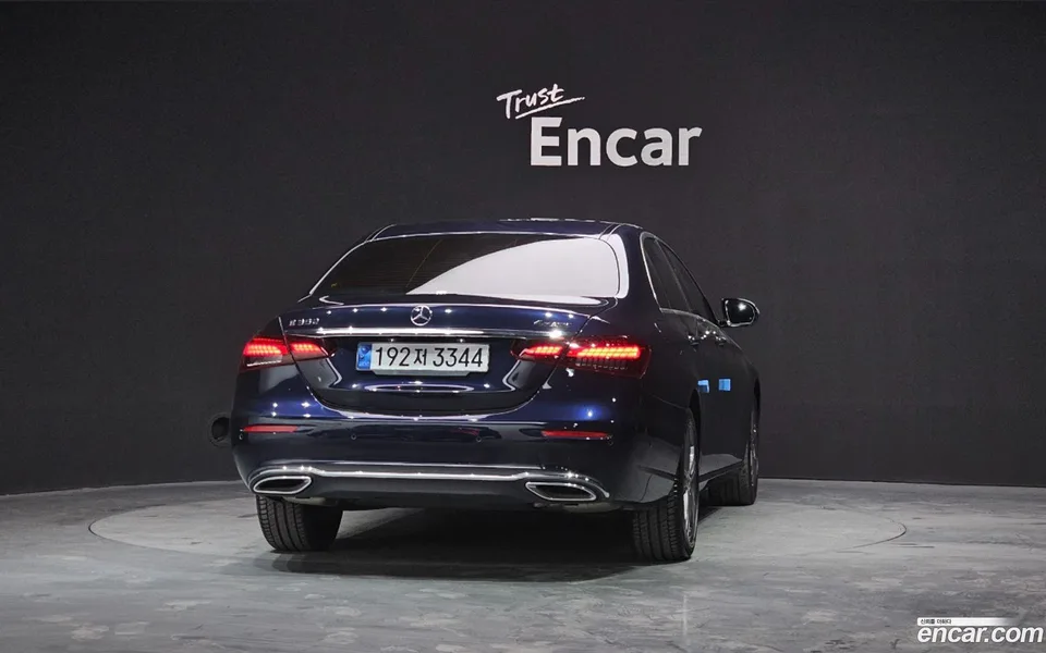 Mercedes-Benz E-Class E350 4MATIC 2022 — миниатюра 4