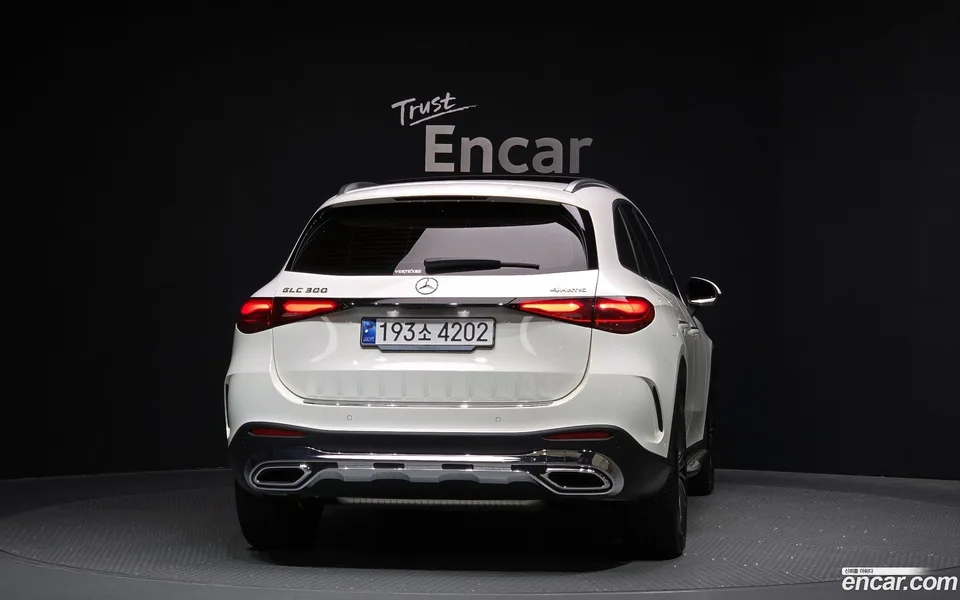 Mercedes-Benz GLC-Class GLC300 4MATIC AMG Line 2024 — миниатюра 4