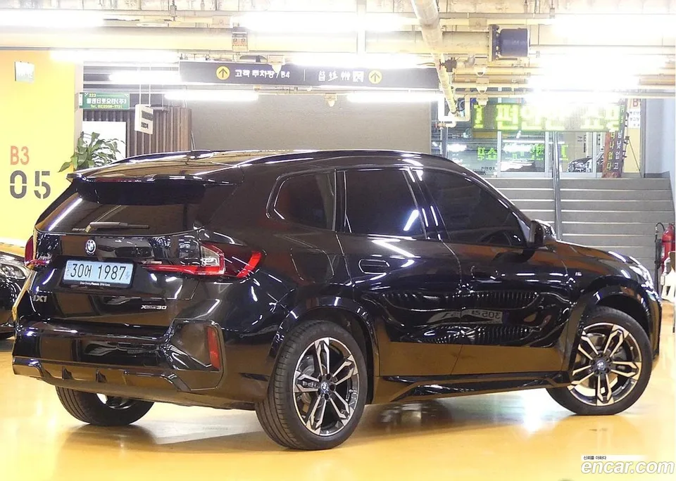 BMW iX1 xDrive 30 M 2025 — миниатюра 2