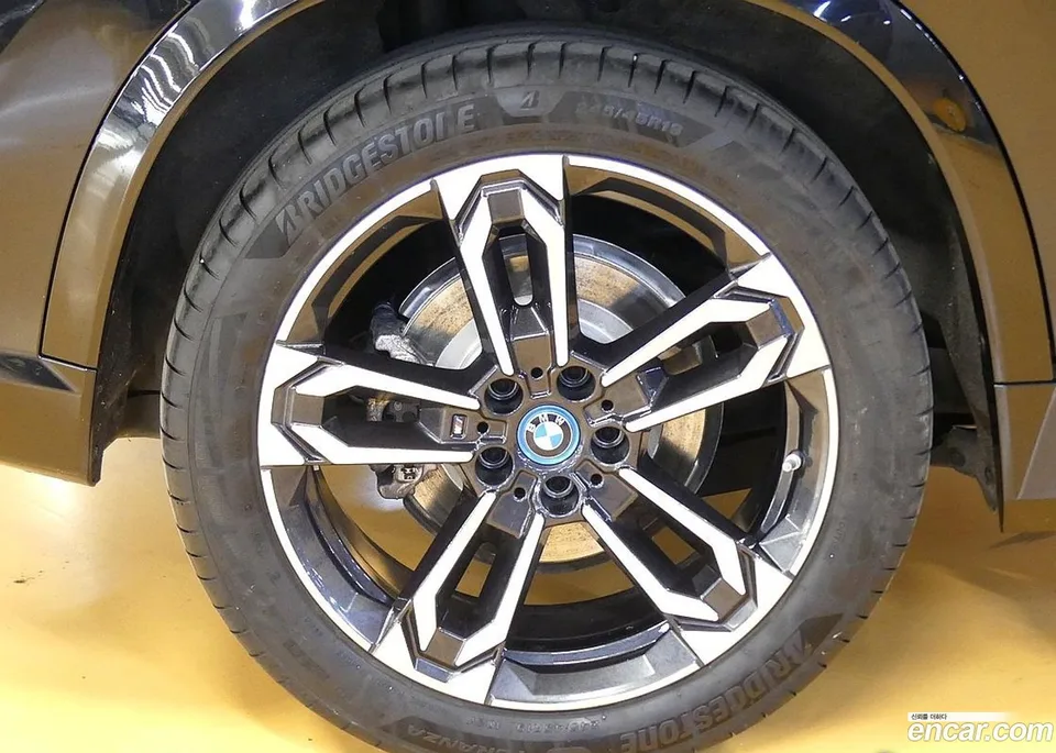 BMW iX1 xDrive 30 M 2025 — миниатюра 5