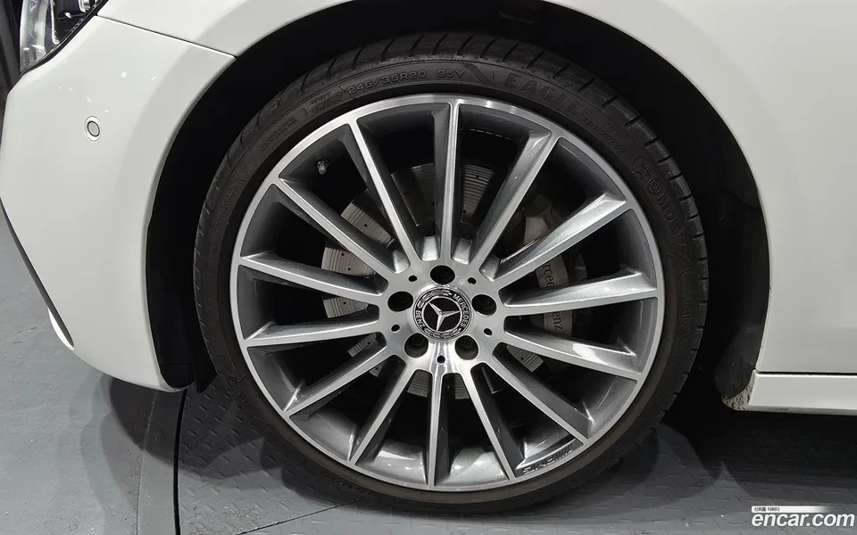Mercedes-Benz E-Class E350 4MATIC AMG Line 2022 — миниатюра 5