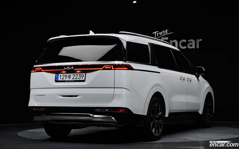 Kia Carnival 9 2023 — миниатюра 2