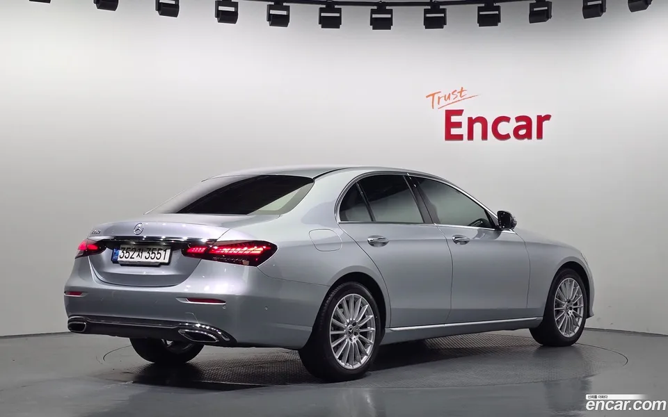 Mercedes-Benz E-Class E250 2022 — миниатюра 2