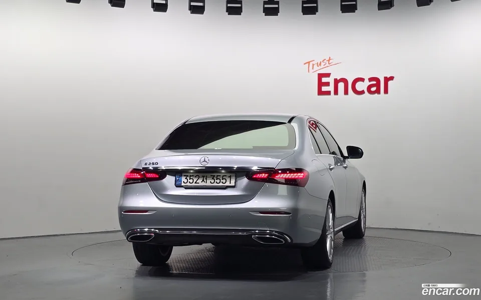 Mercedes-Benz E-Class E250 2022 — миниатюра 4