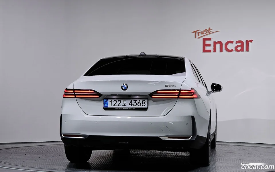 BMW 5 Series 520i 2025 — миниатюра 4