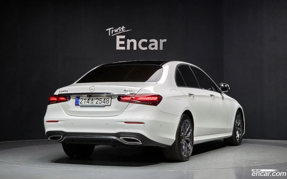 Mercedes-Benz E-Class E220d 4MATIC AMG Line 2023 — миниатюра 2