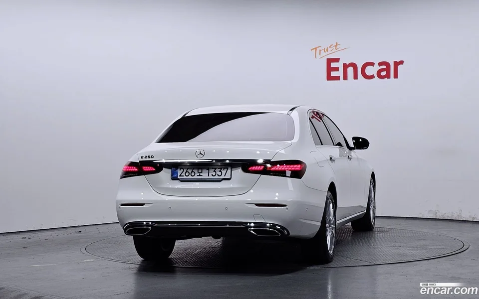 Mercedes-Benz E-Class E250 2023 — миниатюра 4