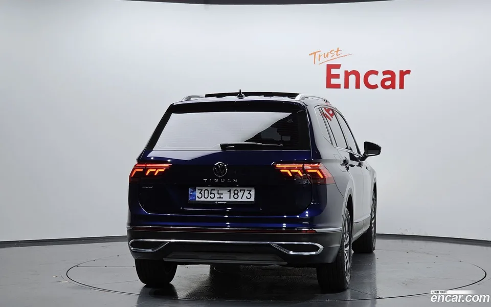 Volkswagen Tiguan Allspace 2.0 TSI 2023 — миниатюра 4
