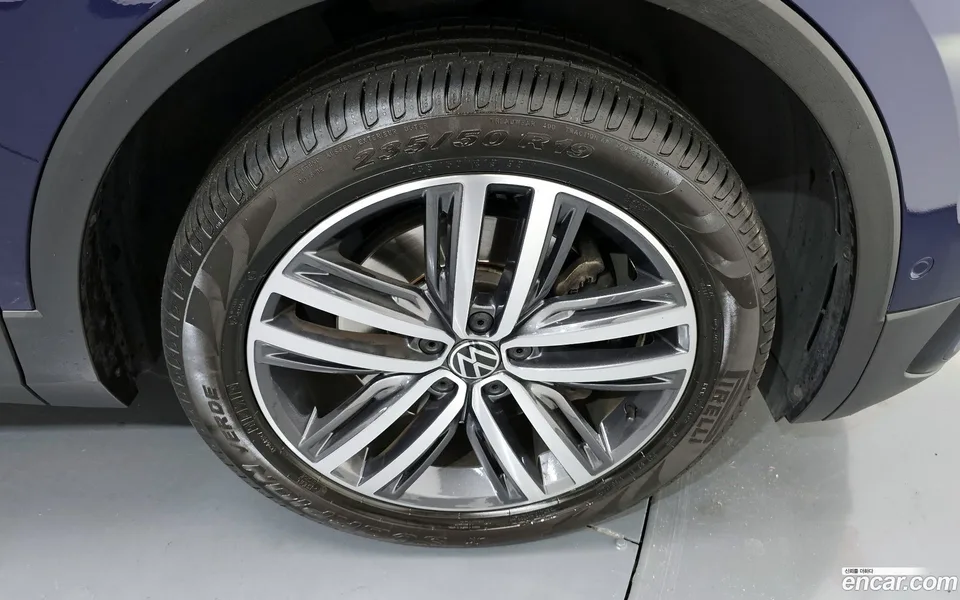 Volkswagen Tiguan Allspace 2.0 TSI 2023 — миниатюра 5