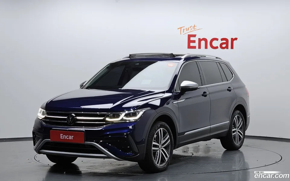 Volkswagen Tiguan Allspace 2.0 TSI 2023 — фото 1, купить с доставкой в Москву