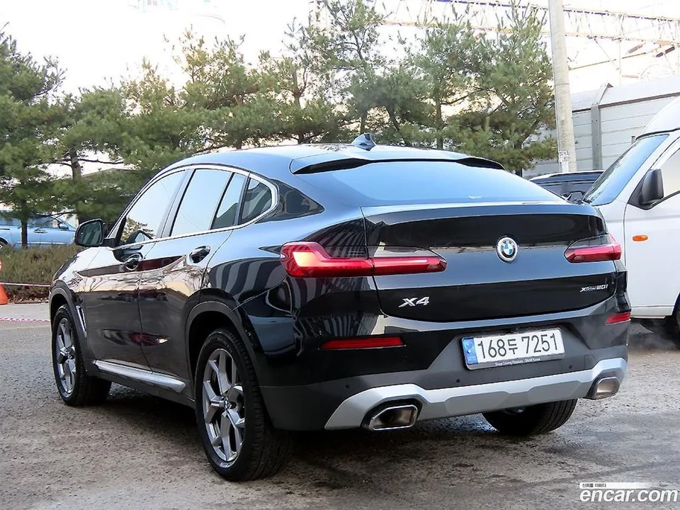 BMW X4 xDrive20i xLine 2023 — миниатюра 3