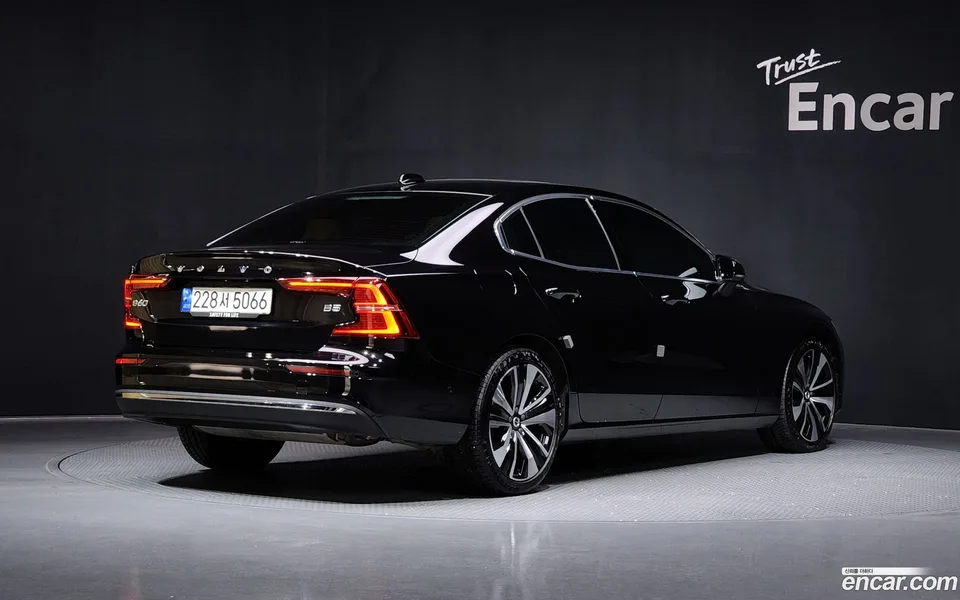 Volvo S60 B5 2023 — миниатюра 2