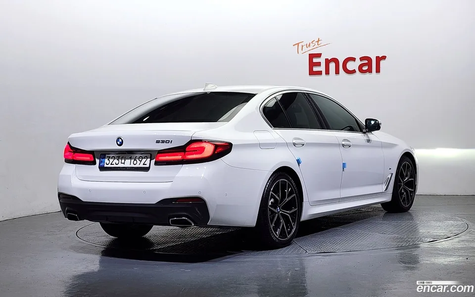 BMW 5 Series 530i M 2022 — миниатюра 2