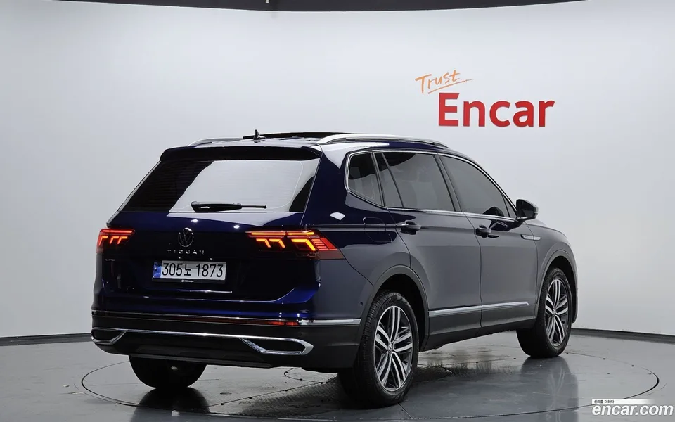 Volkswagen Tiguan Allspace 2.0 TSI 2023 — миниатюра 2