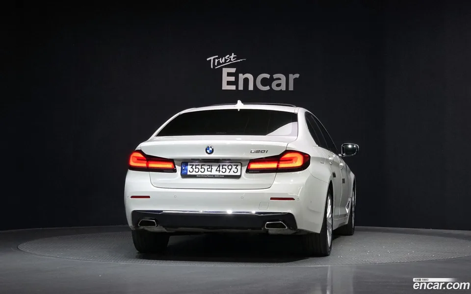 BMW 5 Series 520i 2023 — миниатюра 4