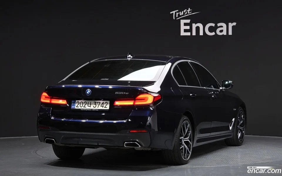 BMW 5 Series 530e M 2022 — миниатюра 2