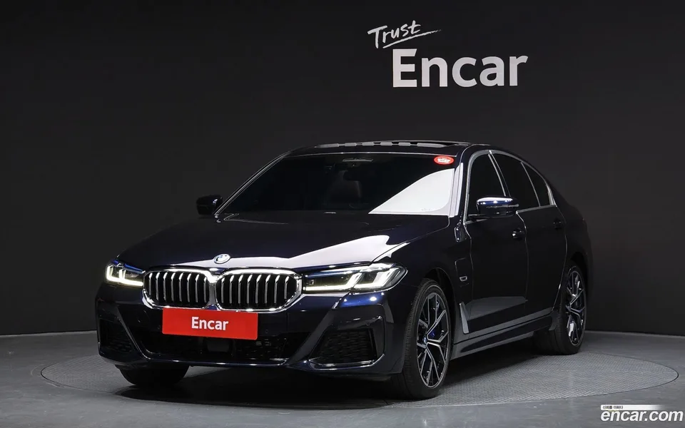 BMW 5 Series 530e M 2022 — фото 1, купить с доставкой в Москву