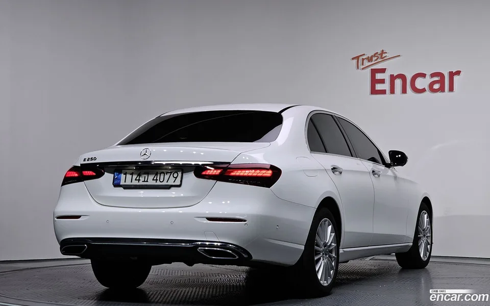 Mercedes-Benz E-Class E250 2022 — миниатюра 2