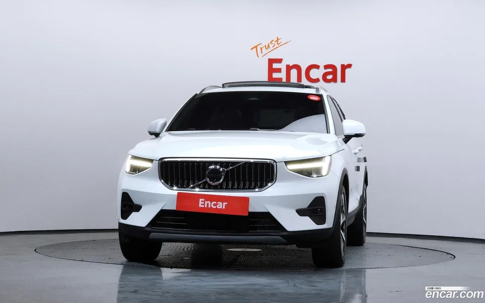 Volvo XC40 B4 2023 — миниатюра 3
