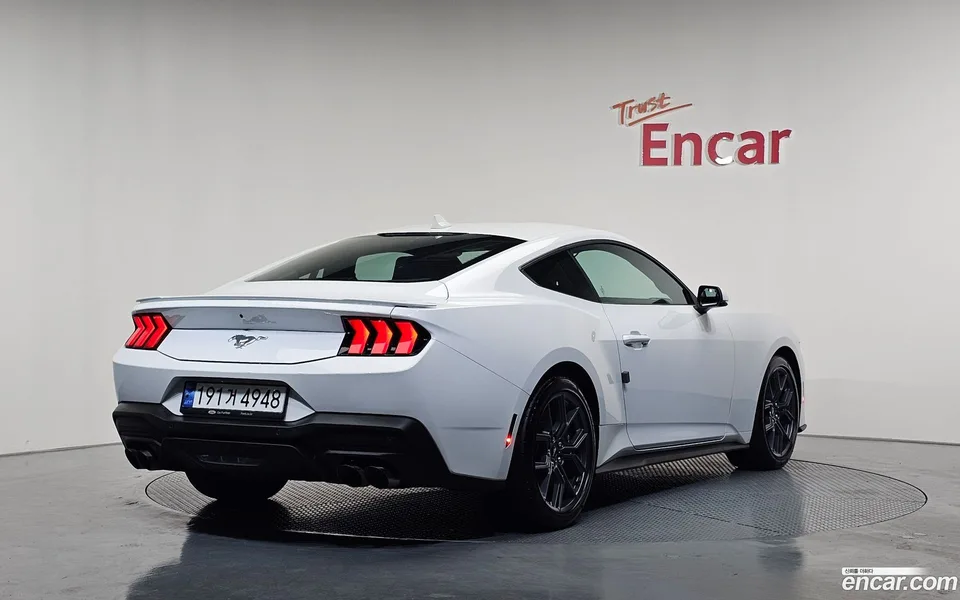 Ford Mustang 2.3 2024 — миниатюра 2
