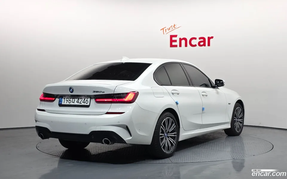 BMW 3 Series 320e M 2022 — миниатюра 2
