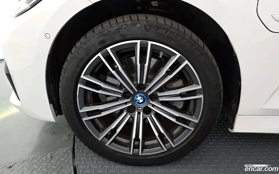 BMW 3 Series 320e M 2022 — миниатюра 5