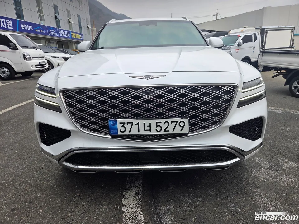 Genesis GV80 2.5T 2WD 2024 — фото 1, купить с доставкой в Москву