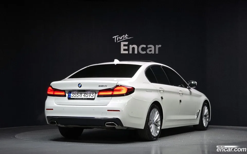 BMW 5 Series 520i 2023 — миниатюра 2