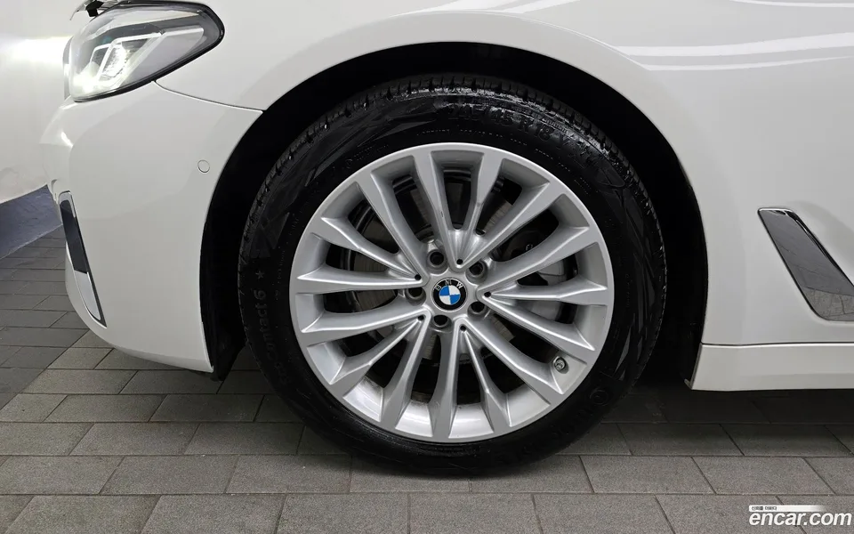 BMW 5 Series 520i 2023 — миниатюра 5