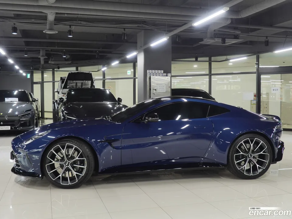 Aston Martin Vantage 4.0 V8 2025 — миниатюра 2