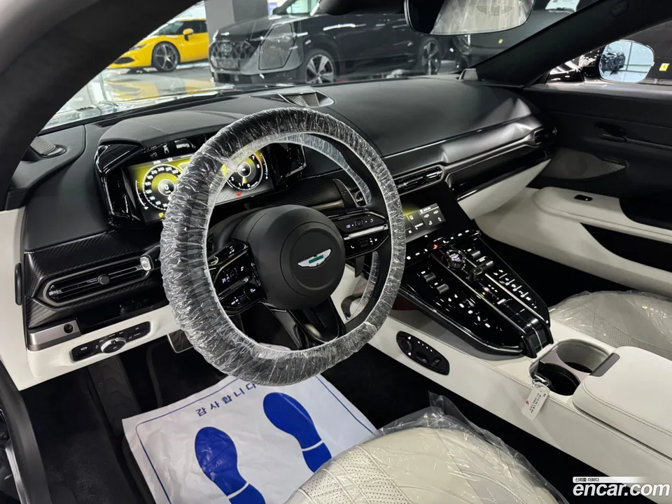 Aston Martin Vantage 4.0 V8 2025 — миниатюра 4