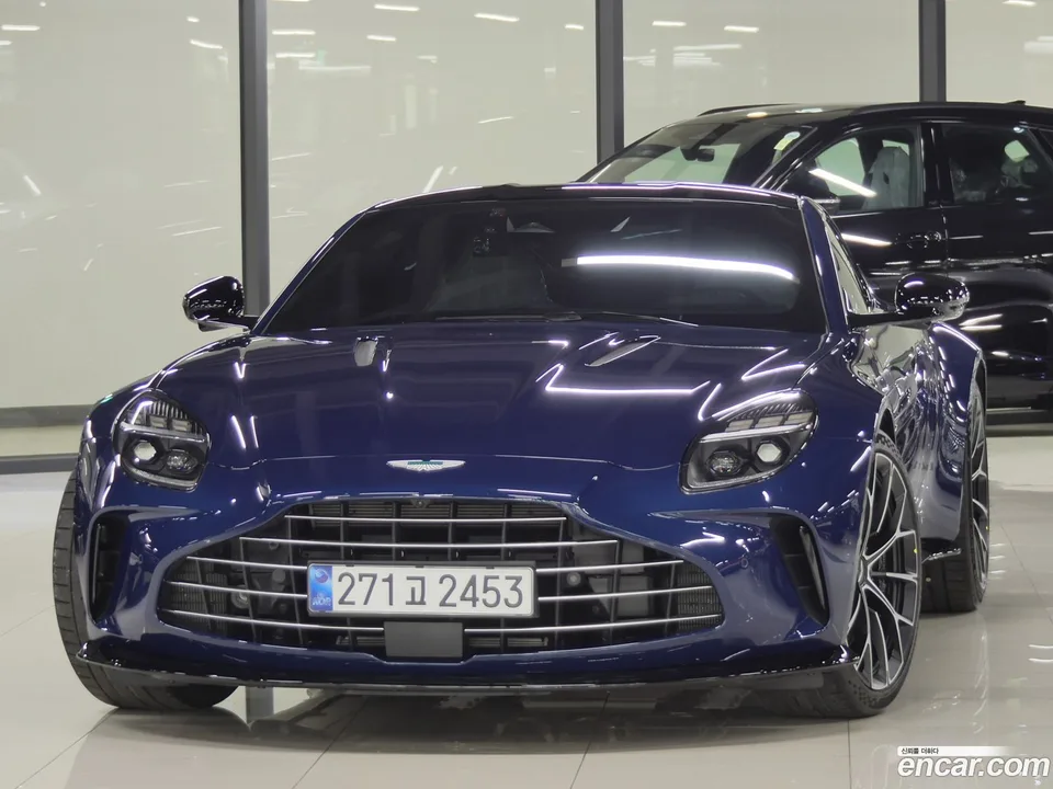 Aston Martin Vantage 4.0 V8 2025 — фото 1, купить с доставкой в Москву