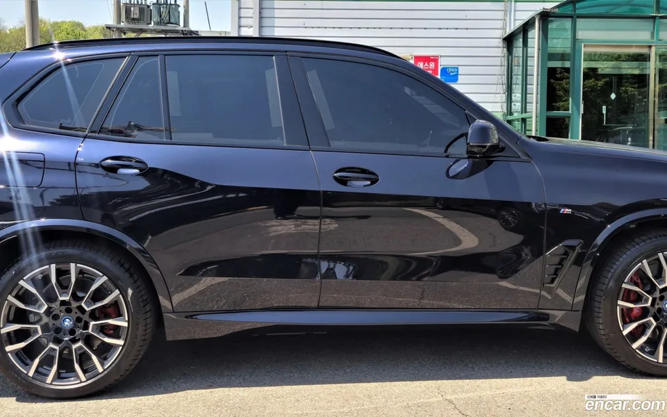 BMW X5 xDrive 50e M 2025 — миниатюра 4