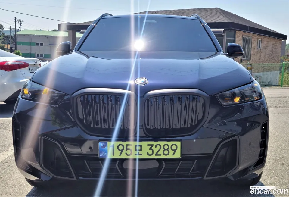 BMW X5 (G05) xDrive 50e M 2025 — фото 1, купить с доставкой в Москву