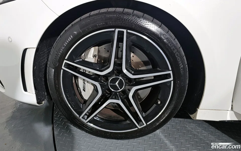 Mercedes-Benz A-Class AMG A35 4MATIC 2022 — миниатюра 5