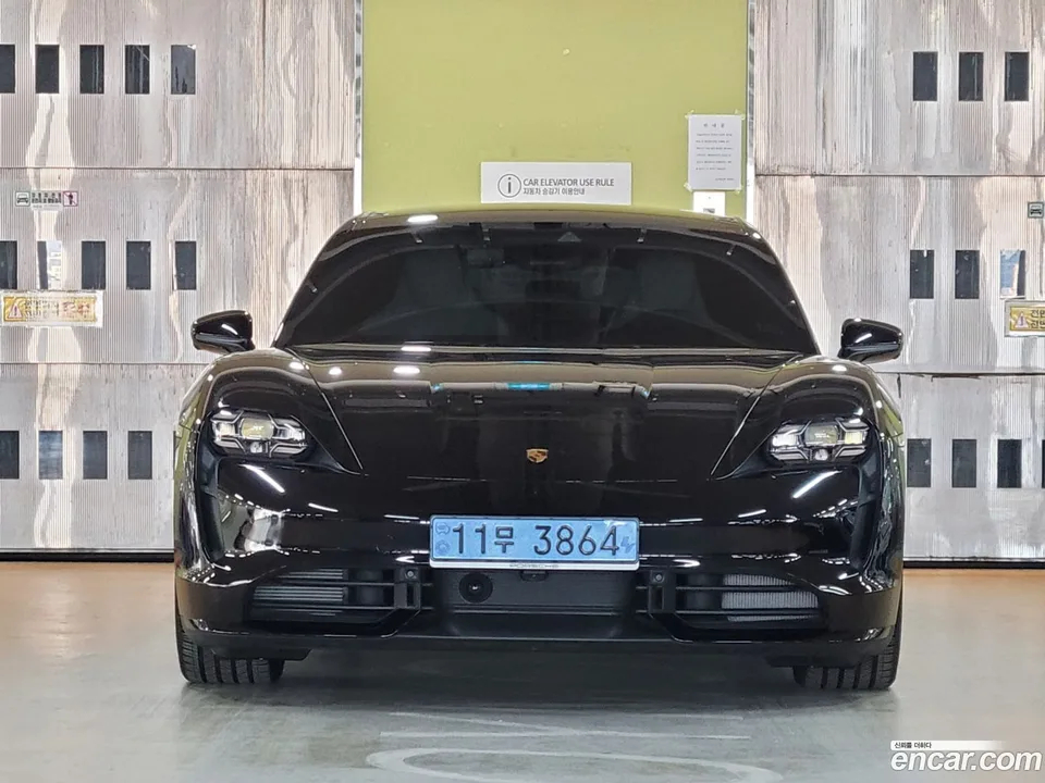 Porsche Taycan 2022 — миниатюра 3