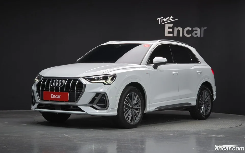 Audi Q3 40 TFSI 2023 — фото 1, купить с доставкой в Москву