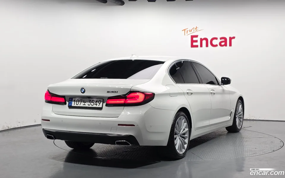 BMW 5 Series 530i 2022 — миниатюра 2