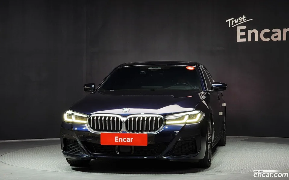 BMW 5 Series 520i M 2023 — миниатюра 3