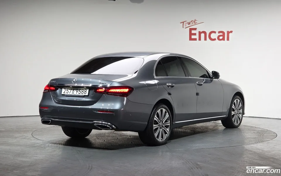 Mercedes-Benz E-Class E350 4MATIC 2023 — миниатюра 2