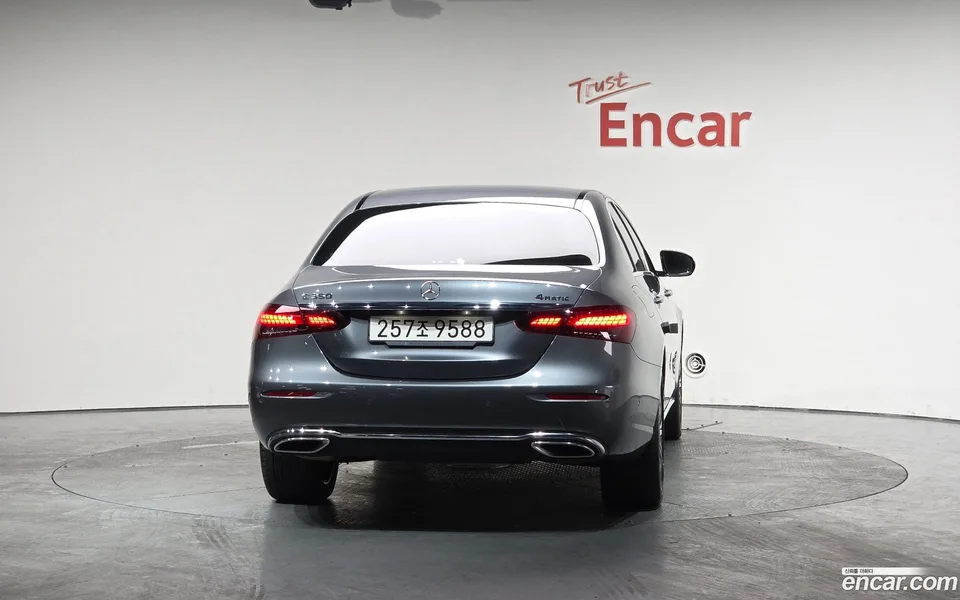 Mercedes-Benz E-Class E350 4MATIC 2023 — миниатюра 4