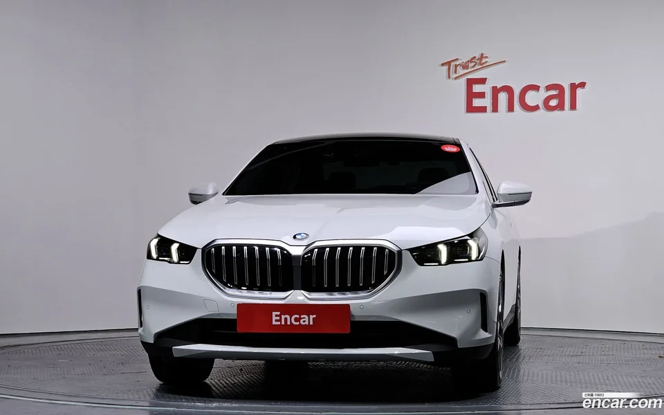 BMW 5 Series 520i 2025 — миниатюра 3