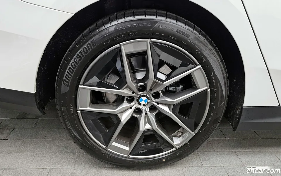 BMW 5 Series 520i 2025 — миниатюра 5