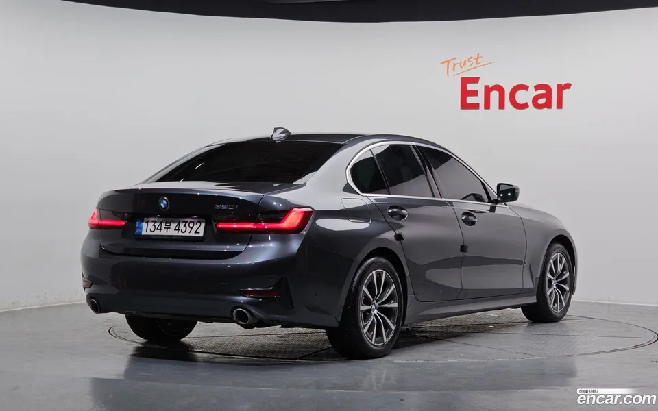 BMW 3 Series 320i 2022 — миниатюра 2