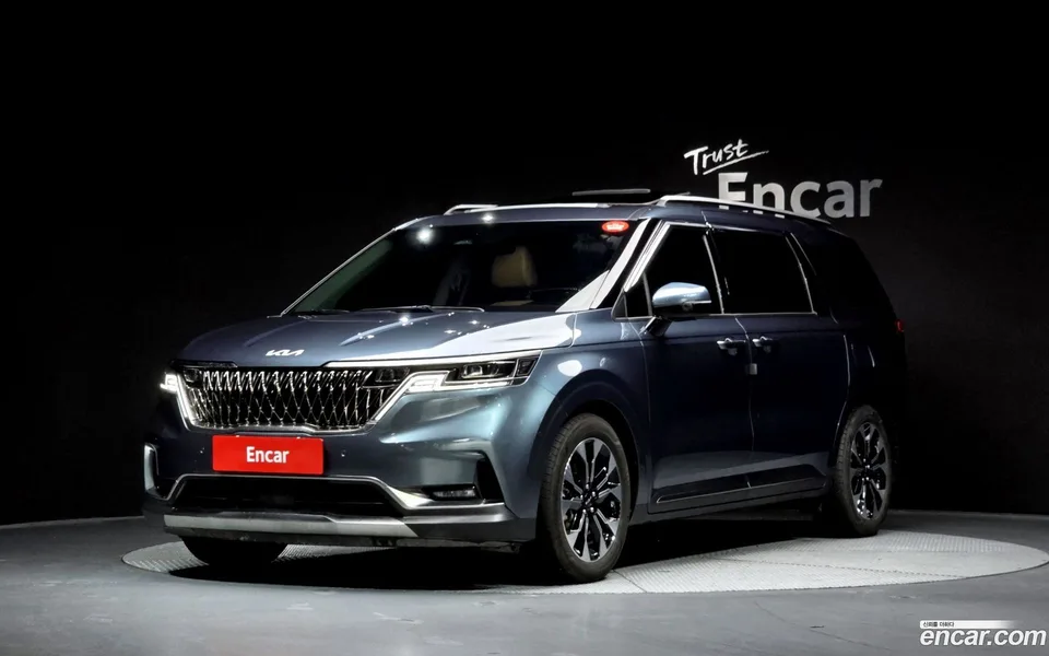 Kia Carnival 7 2023 — фото 1, купить с доставкой в Москву
