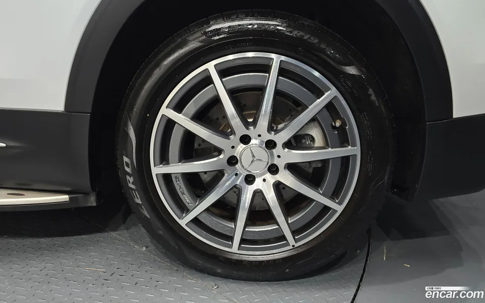 Mercedes-Benz GLB-Class AMG GLB35 4MATIC 2023 — миниатюра 5