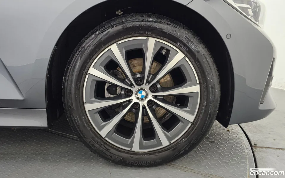 BMW 3 Series 320i 2022 — миниатюра 5